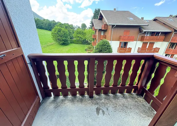 Au Pied Des Pistes A Avec Balcon Et Parking - Fr-1-498-117 *